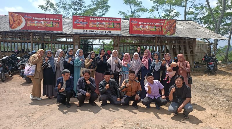 Rapat Bulanan di RM Saung Cilentuk