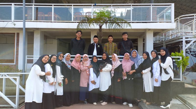 Syukuran Guru-Guru SMP-SMA Terpadu Babussalam di RM Panghegar